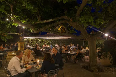 Restaurant ouvert tous les soirs d'avril à fin octobre avec terrasse à Bormes-les-Mimosas proche plage La Table de l’HDLP