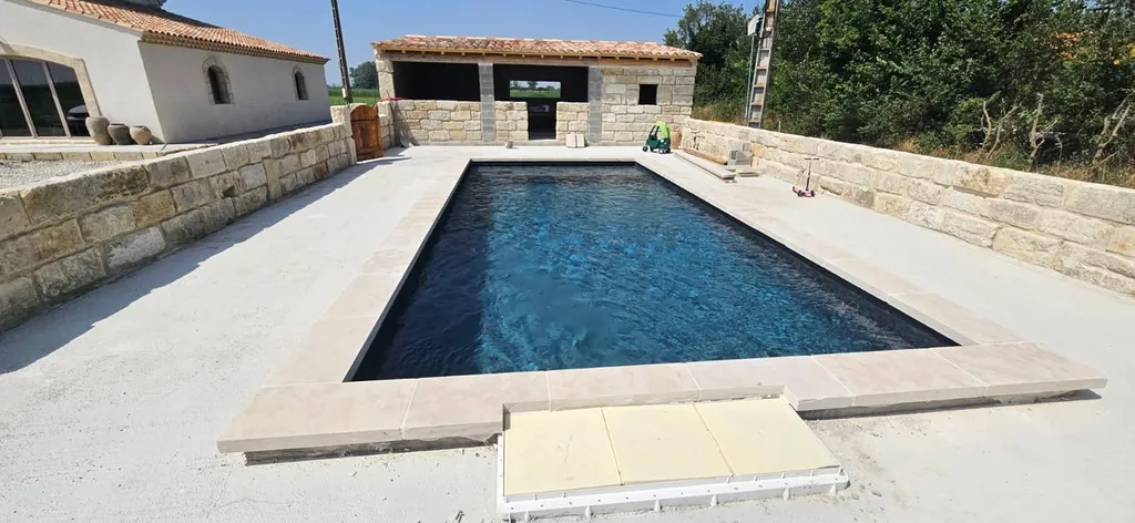 MARGELLES EN PIERRE NATURELLE DU MAROC - NIMES ANTIQUES AU FORMAT 40 X LL X 7.5 CM FINITION VIEILLIE