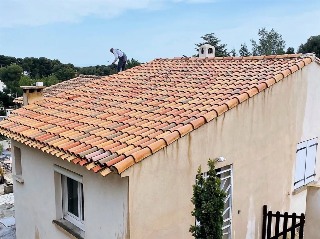 nettoyage et traitement des tuiles fini sur martigues