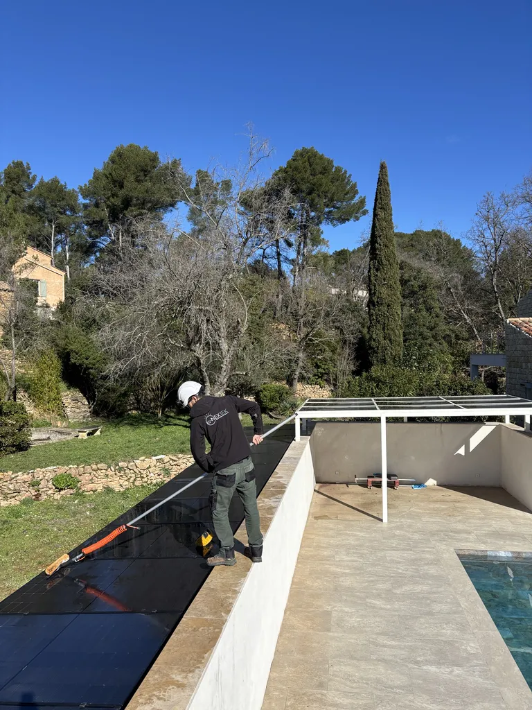 Nettoyage de panneaux solaires dans les Bouches-du-Rhône 