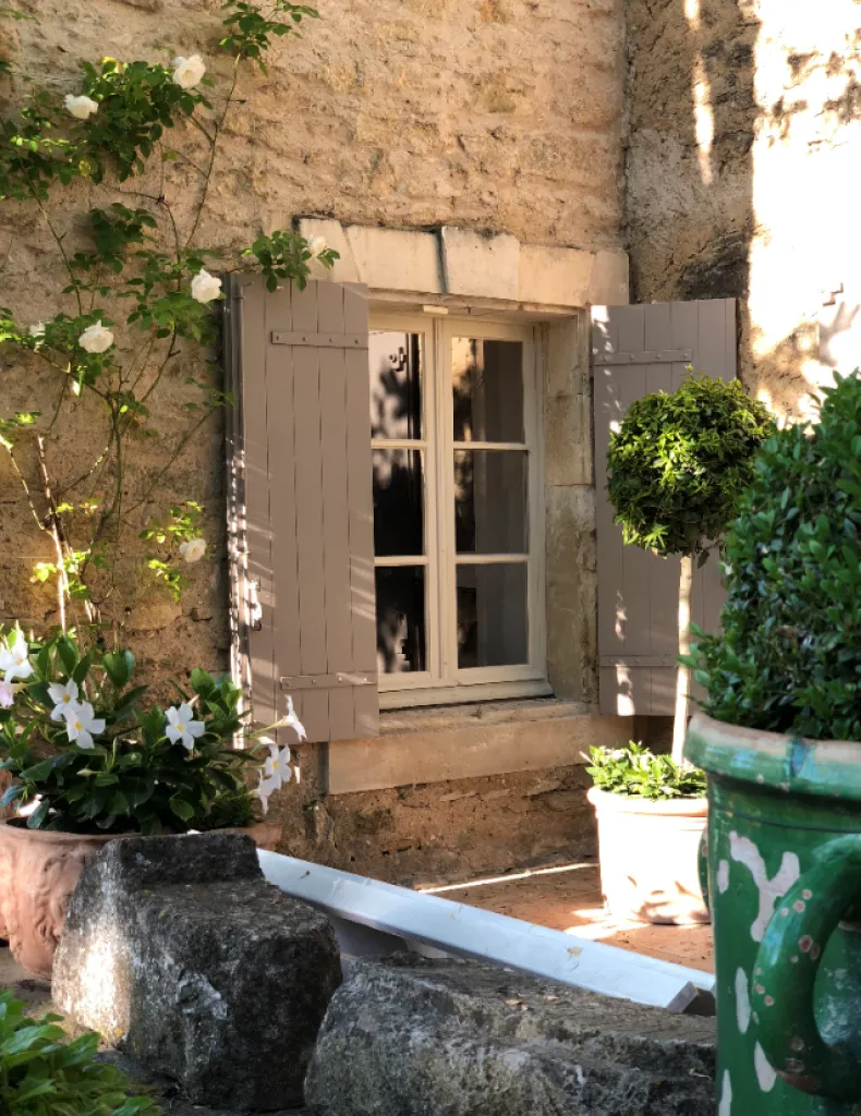 Notre zone d'activité pour ce serviceArchitecte d'intérieur haut de gamme pour création d'espace unique dans une villa en pierre avec mobilier intégré