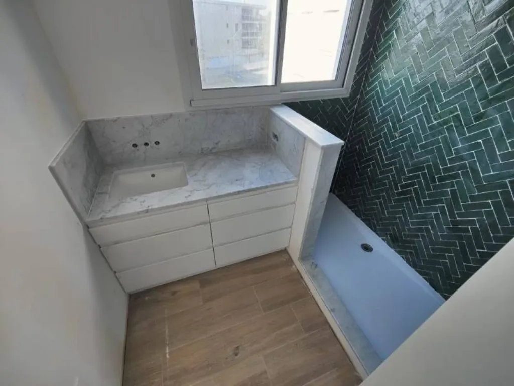 Marbre Blanc de Carrare pour salle de bain et cuisine livraison entre Nîmes et Montpellier