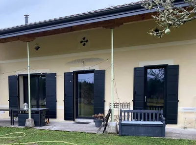 Volets battants aluminium istallés par Aquit'M au Barp