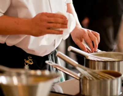 Un chef cuisinier dans la résidence pour séniors proche de Montpellier