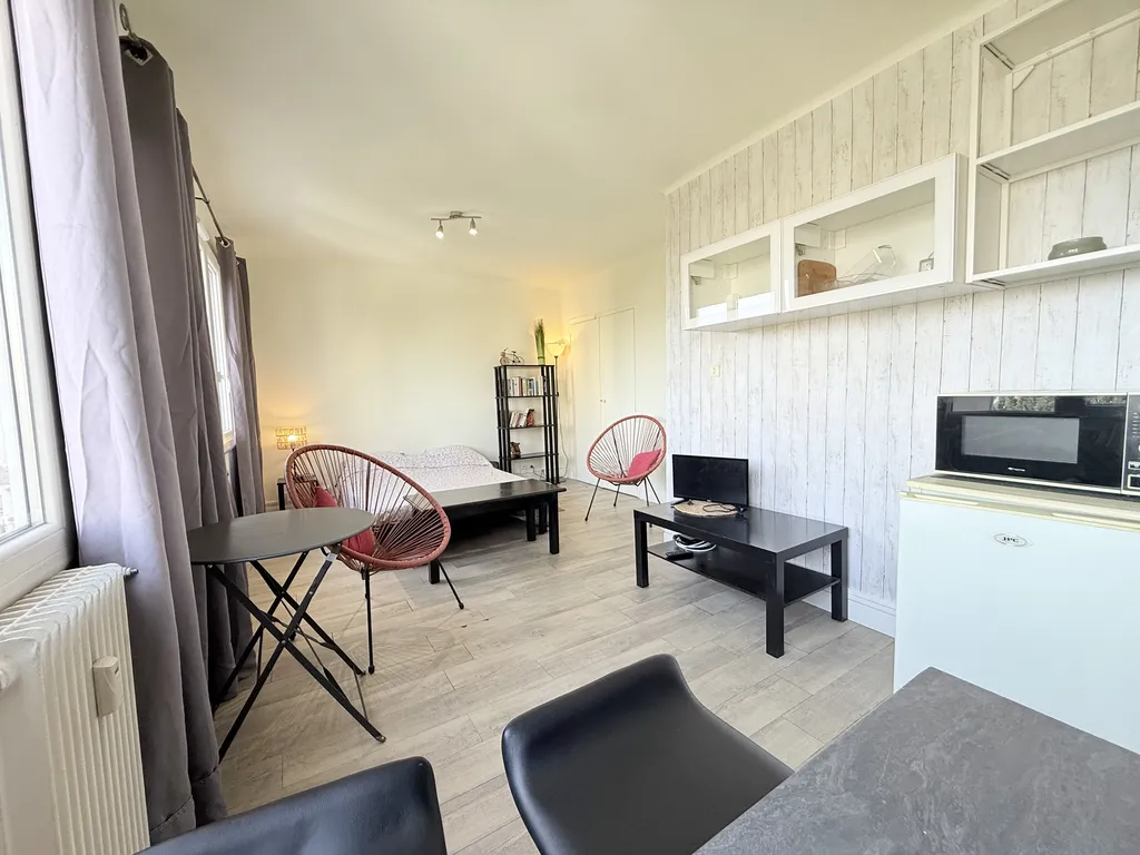 Studio rénové meublé avec vue dégagée et jardin arboré à Toulon Est proche La Valette du Var résidence sécurisée investissement locatif rentable