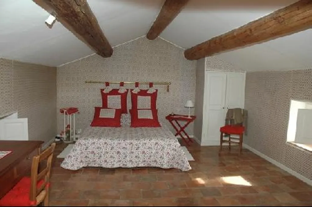 Maison proche Avignon en pierres apparentes construite à la fin du 18ème siècle