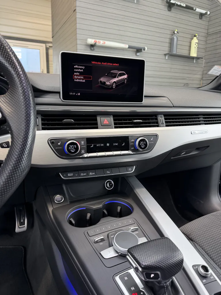 AUDI A 4 AVANT 3.0 TDI QUATTRO / CARPLAY/ SIEGE CHAUFFANT AV/AR / TOIT OUVRANT / B/O / ATTELAGE ELECTRIQUE / STRONIC