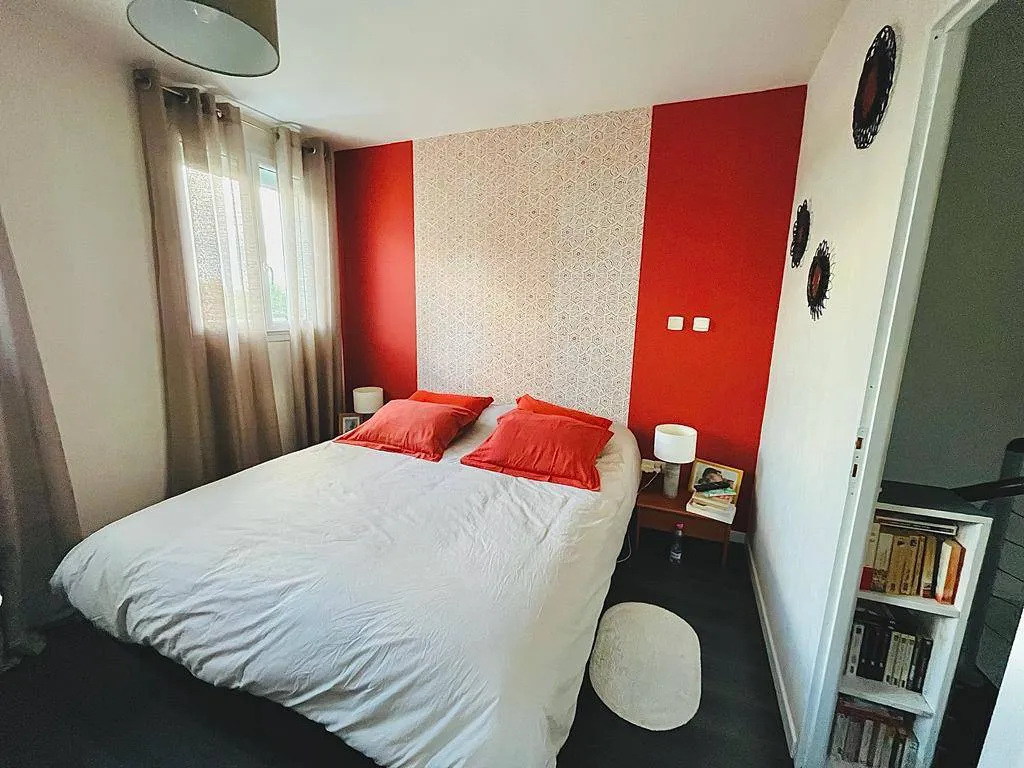 A vendre maison avec piscine de 98 m² habitables édifiée sur 1674 m² de terrain sur la commune de LA BOUILLE