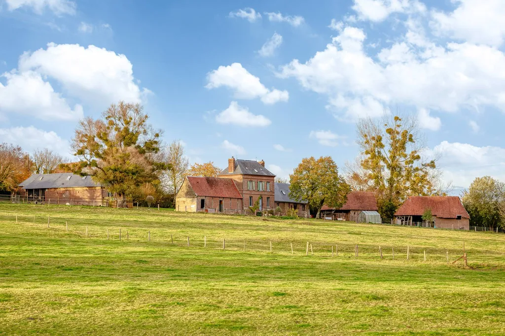 À vendre maison de campagne de 1846 mêlant charme de l’ancien et confort moderne dans un cadre bucolique.
