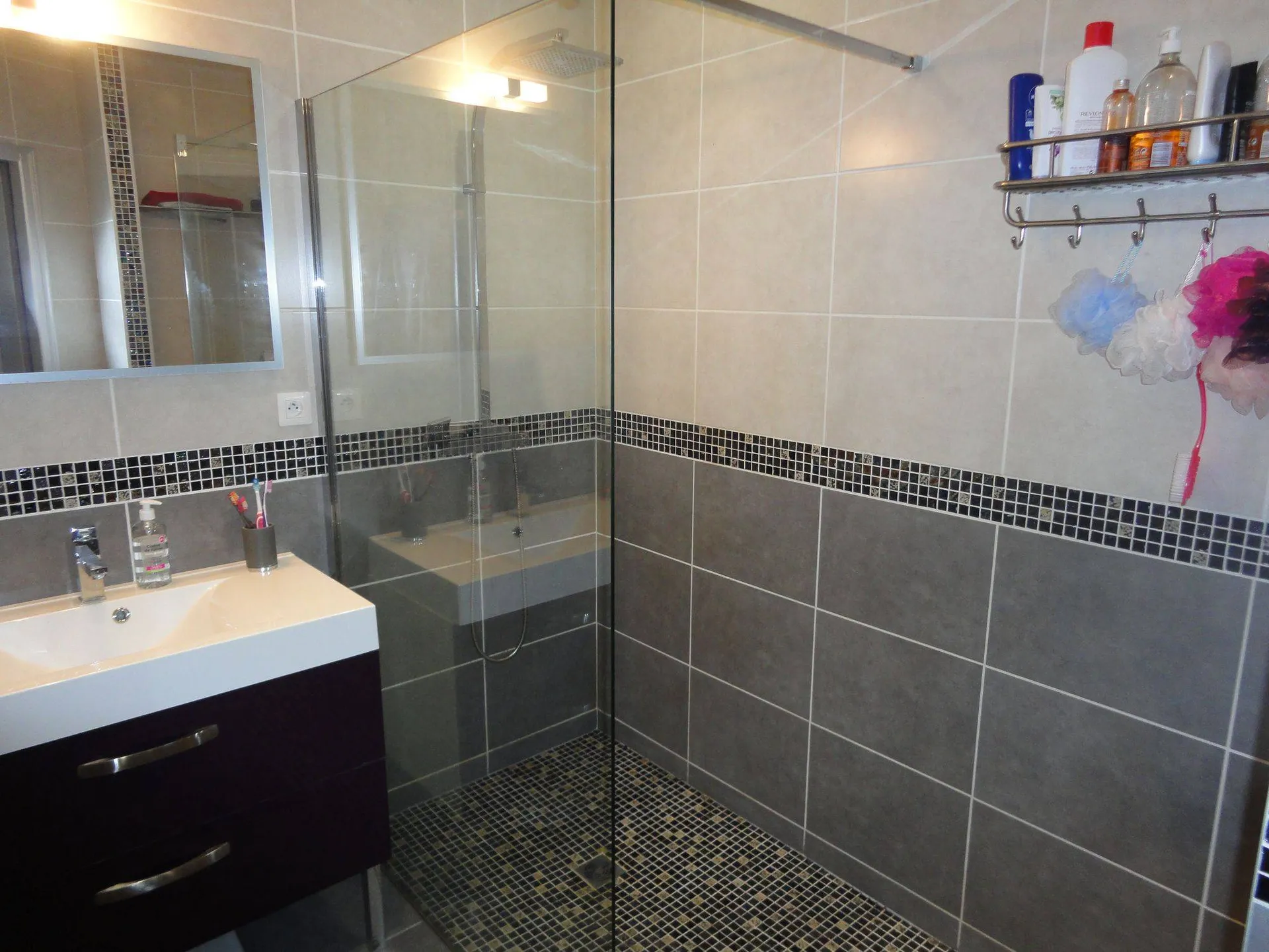 A VENDRE MAISON ROQUEFORT LA BEDOULE 6 Roquefort La Bédoule dans le village, au calme 