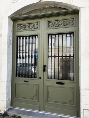 Porte d'entrée traditionnelle sur Bordeaux