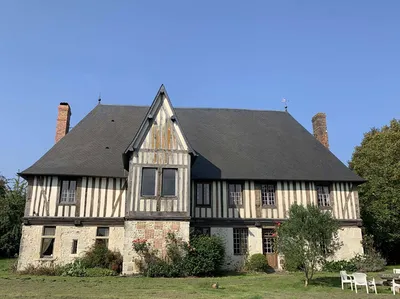 Vente d'un Manoir Normand en pierres et colombages avec dépendances et 3 hectares de terrain dans la région de LISIEUX 14100