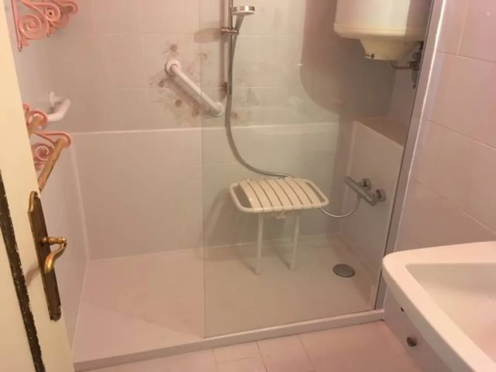 Notre zone d'activité pour ce serviceInstaller combiné bain douche senior avec robinet accessible et fond antidérapant
