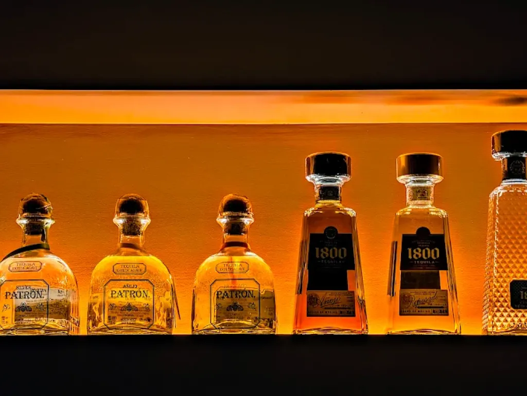 Animations musicales à thème dans notre bar mexicain à Nice centre-ville avec cocktails exotiques et plats maison