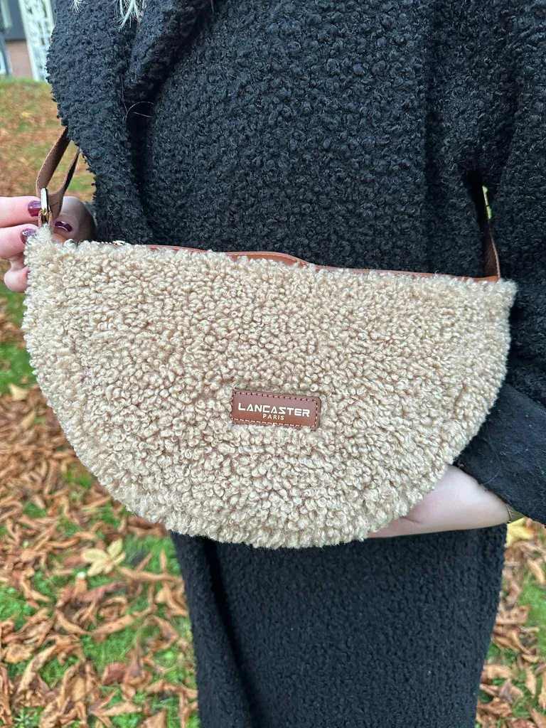 Sac banane Lancaster Moumoute garni cuir cognac disponible chez Evasion Eu