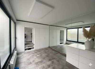 Vestiaire agréable maison rénovée en vente avec terrasse en plein cœur du Vésinet à acheter à Helix immobilier Le Vésinet 