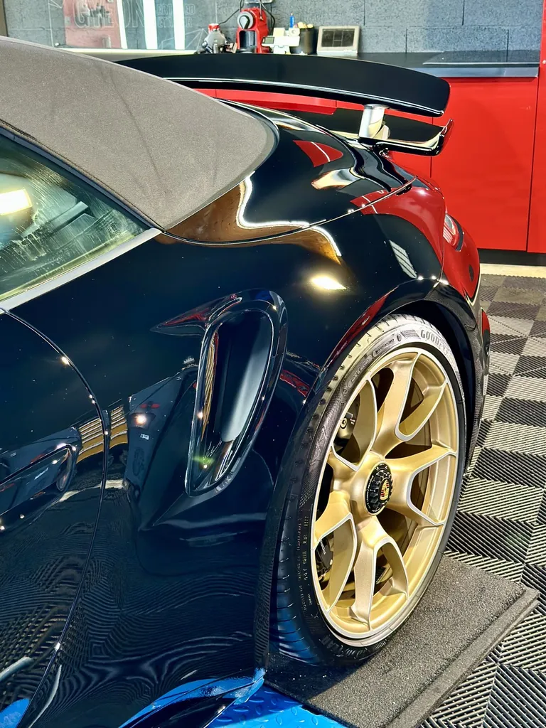 protection PPF automobile Lyon traitement céramique carosserie Porsche 992 Turbo S cabriolet 