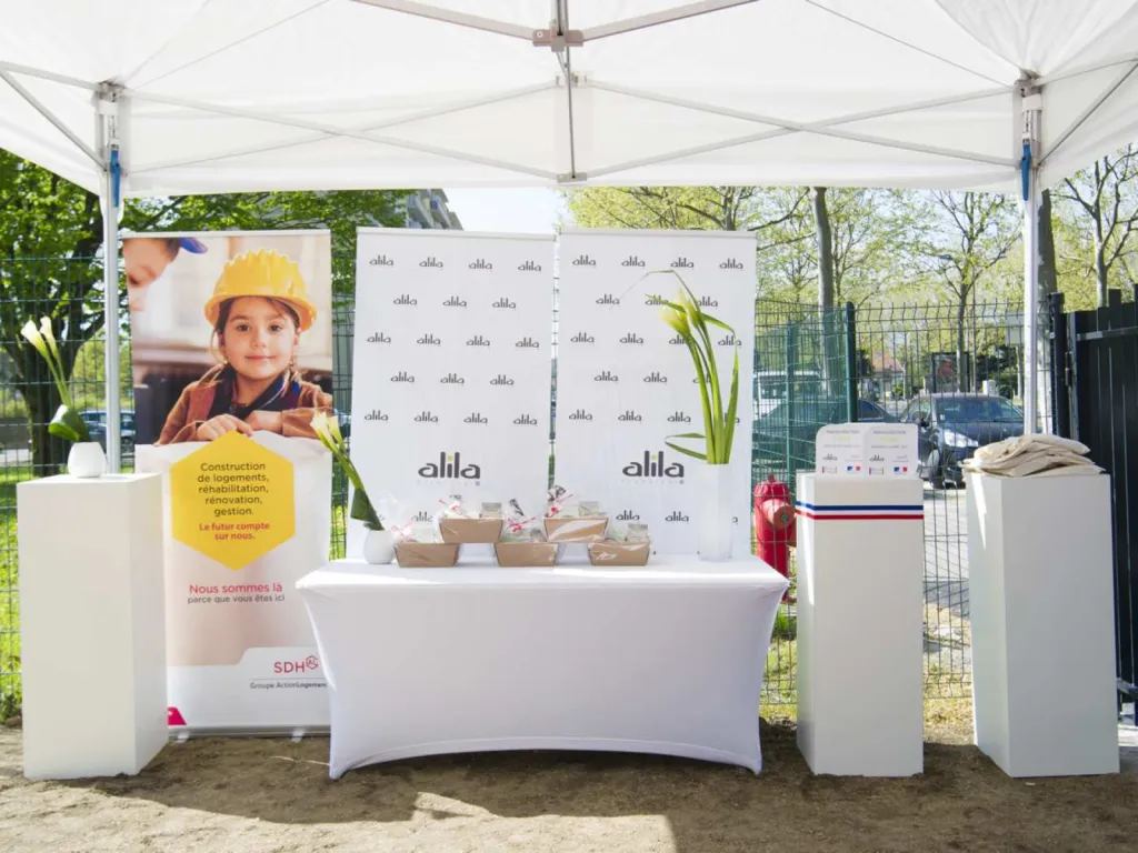 Reportage photographique événementiel inauguration de la Résidence D'Clic Pont-de-Claix paniers garnis trophées