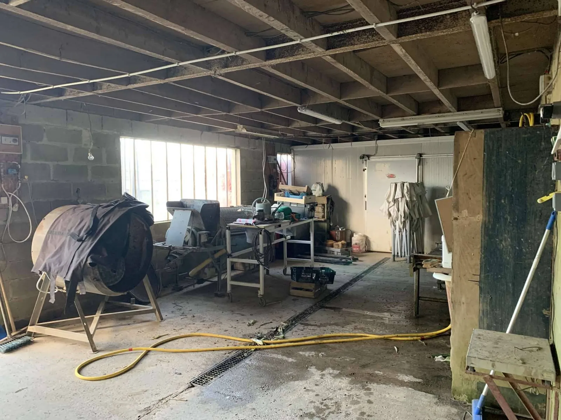 Région NORMANDIE (CALVADOS) : Entre LISIEUX et PONT L'EVEQUE : Exploitation agricole (maraîchage) sur 13 HA