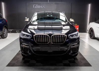 Traitement céramique Gtechniq, protection de la carrosserie et des jantes sur ce BMW X4 à Vannes