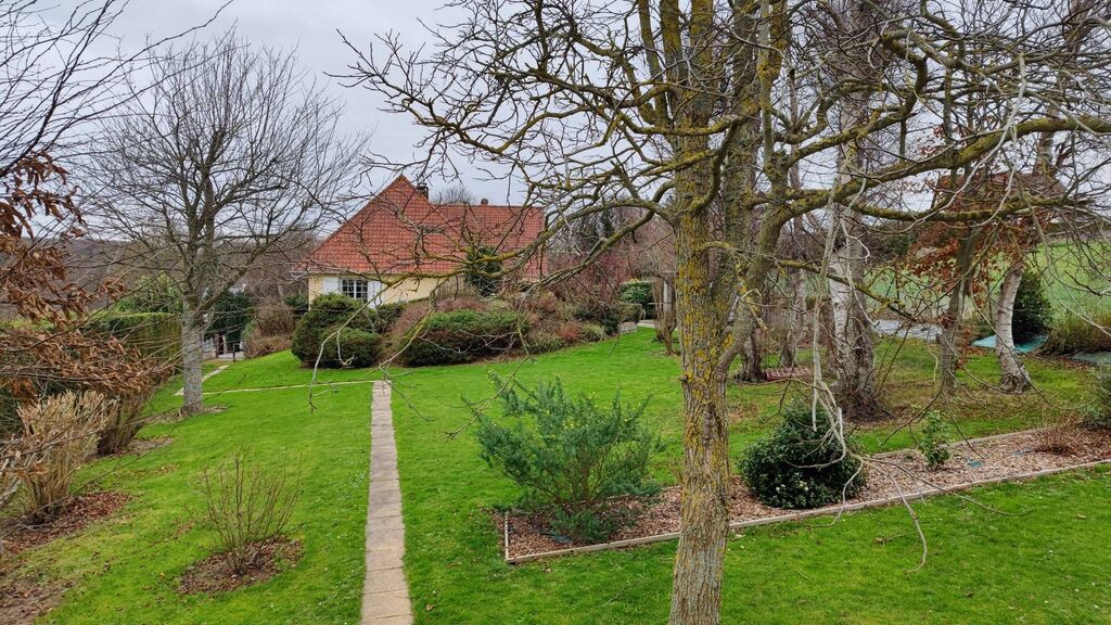 A vendre plain-pied au calme avec 2100 m² de terrain 1km de la mer