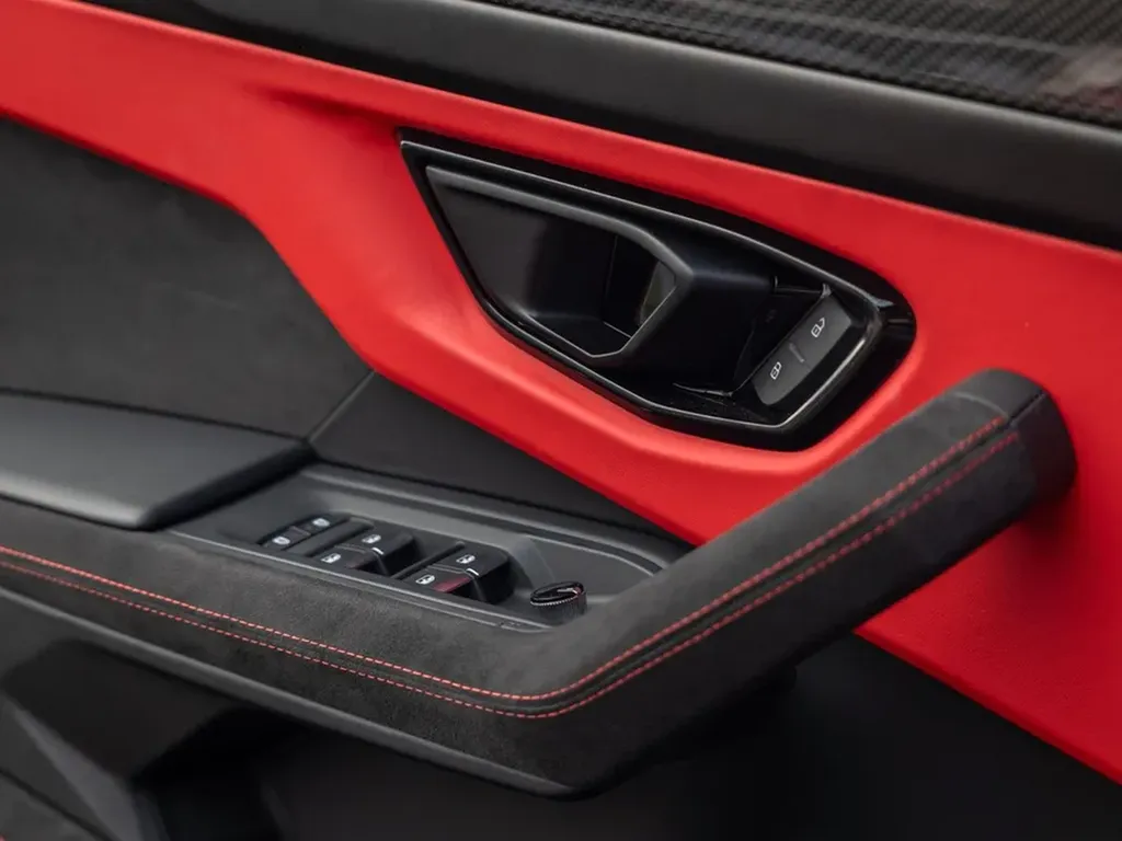 Lamborghini Urus S à vendre – Akrapovic, Intérieur Carbone & Protection PPF – Import Europe par Asphalte Diffusion