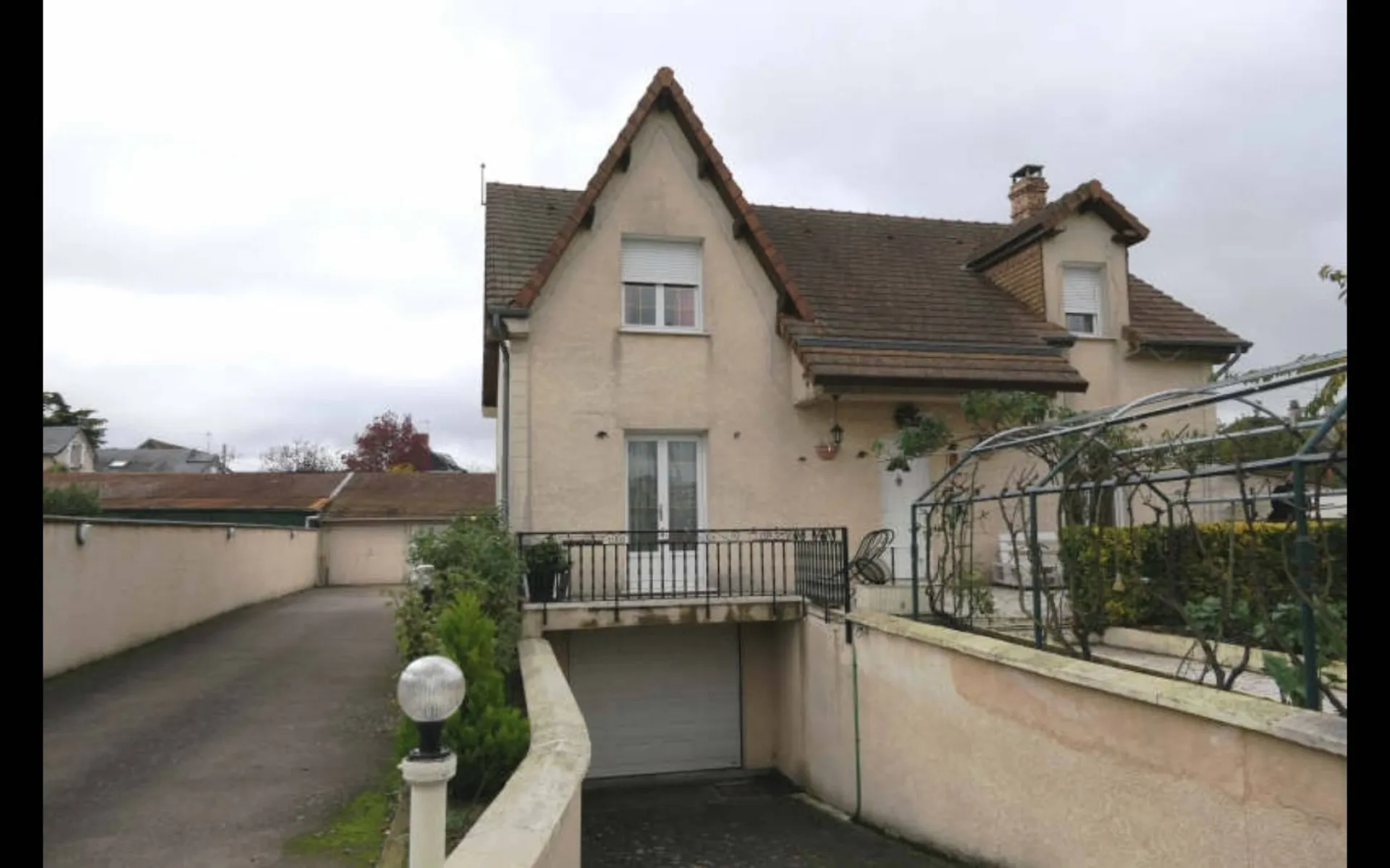 BEAU PAVILLON AVEC SOUS SOL