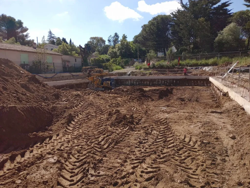 Analyses de sol en cours de terrassement à Saint-Tropez (83)
