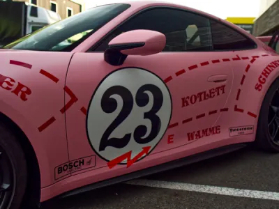 Pose du film sur portière Porsche 911 GT3 Pink Pig