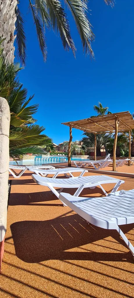 location avec piscine chauffée dans camping à taille humaine à Vias proche de Marseillan