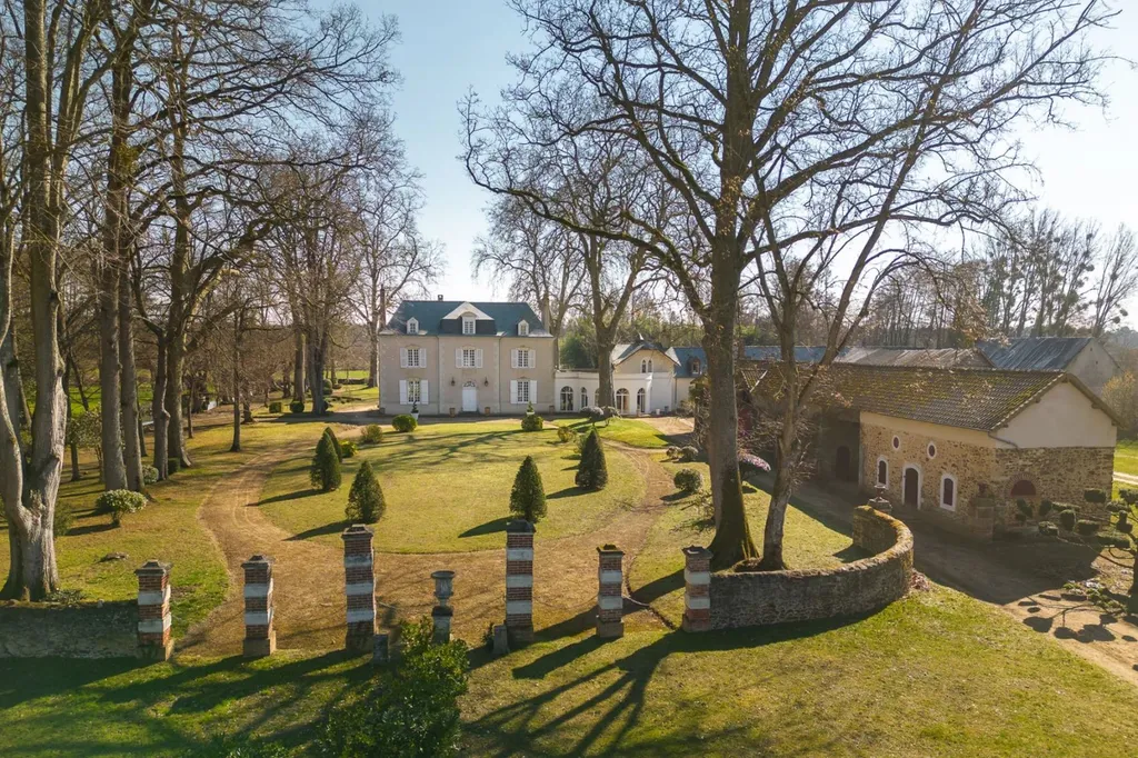 Demeure d'Exception rénovée avec grands espaces et parc aux porte du Mans