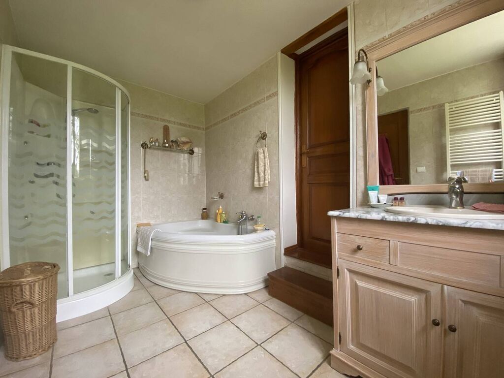 A vendre maison familiale de 4 chambres, avec 2.100ha de terrain, Seine-Maritime, 76.