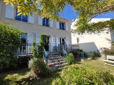 MAISONS LAFFITTE  quartier Foch/Bois Bonnet à 5mn du RER, maison familiale de 128m2 comprenant 4 chambres sur un terrain de 306m2.