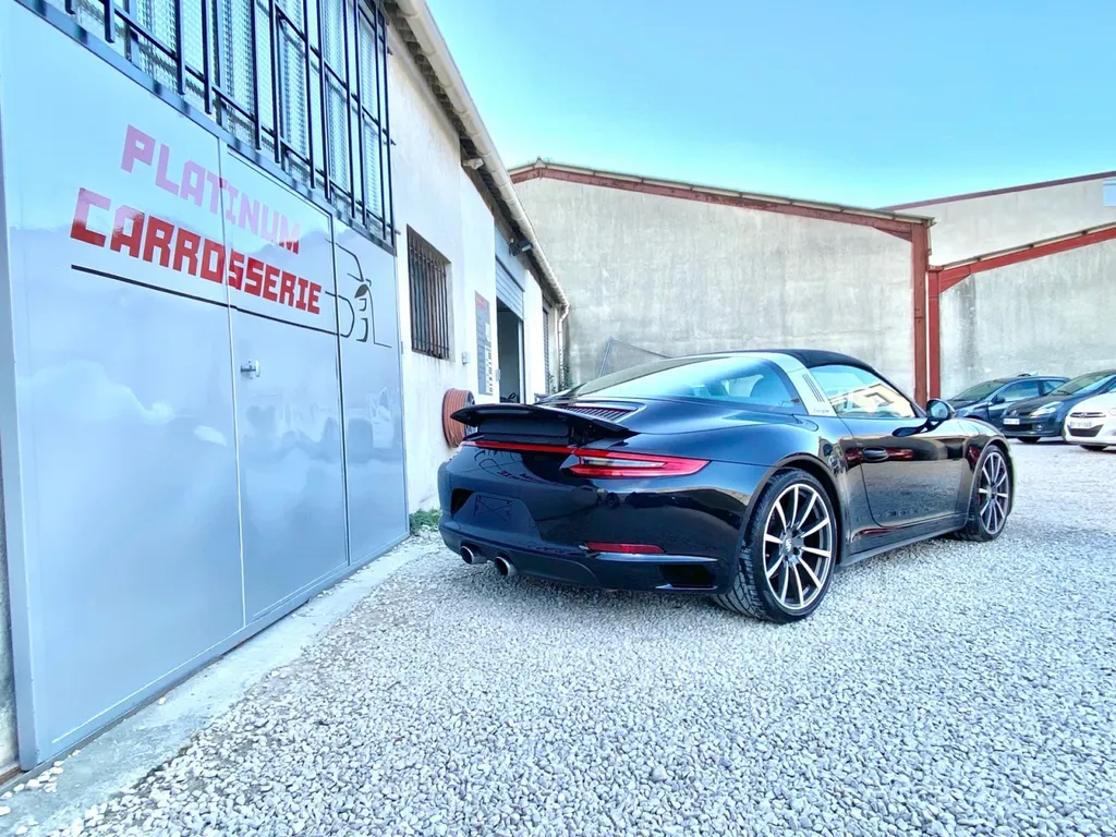 Travaux de peinture sur Porsche 991 Targa réalisés dans notre atelier de carrosserie à Carnoux pour une finition constructeur garantie
