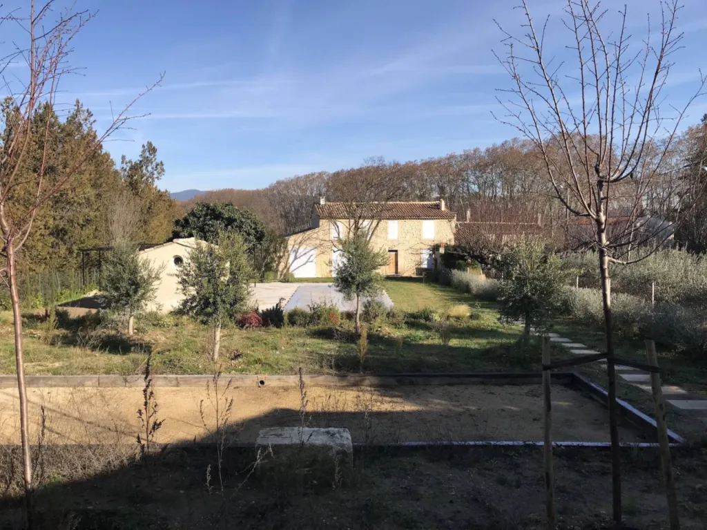 Rénovation de façades en pierre d'une maison près d'Aix-en-Provence