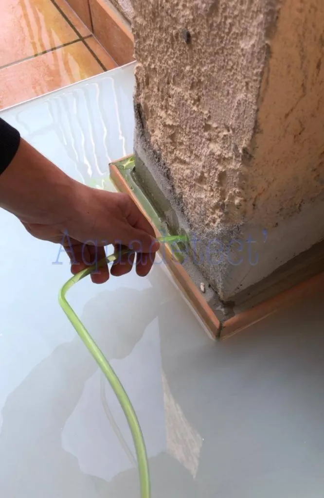 Test à la fluorésceine sur une coursive à BANDOL prés de TOULON