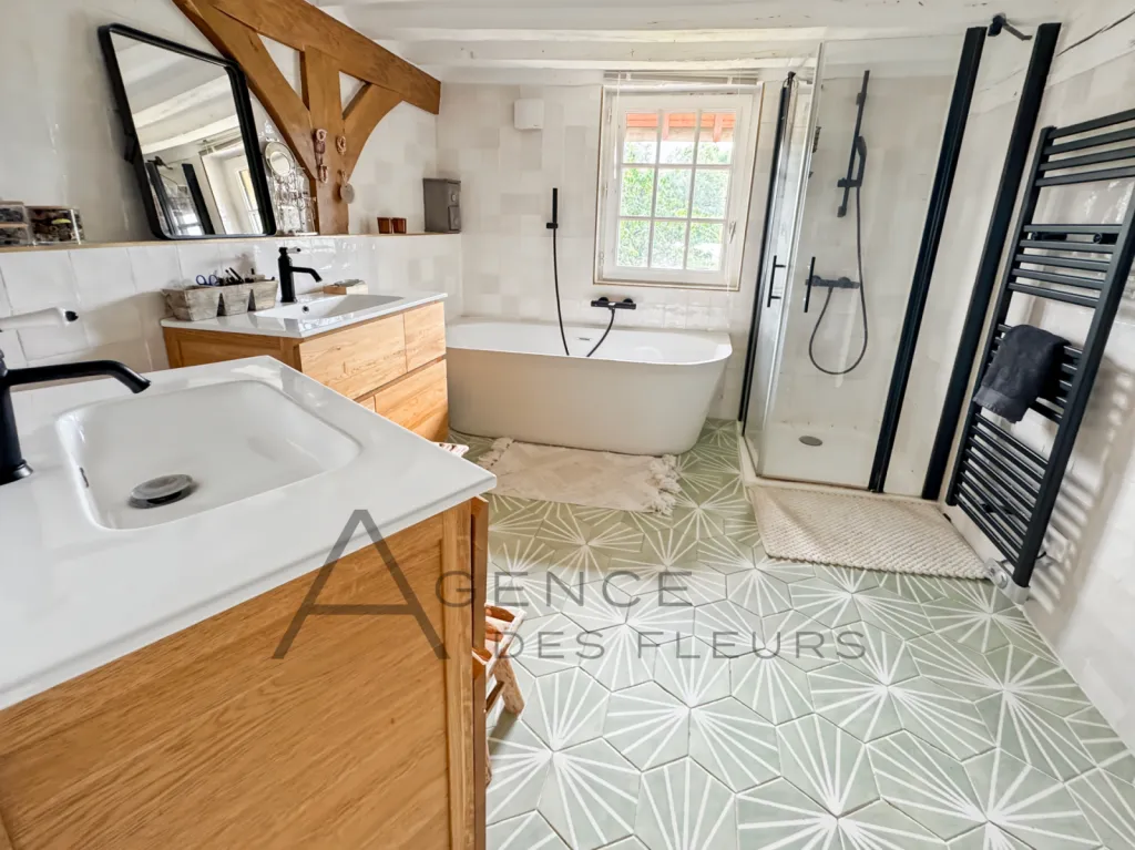 A vendre magnifique propriété de 172 m² habitables édifiée sur 781 m² de terrain sur la commune de FRENEUSE 76410