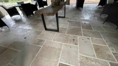 Dallage et pavé en pierre de Thenon, Montagnac d'Auberoche Limeyrat Château en Dordogne Périgord