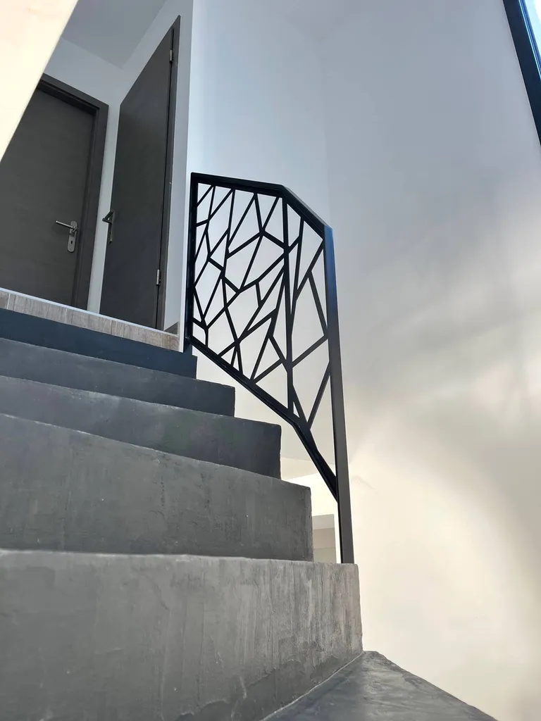 SI VOUS CHERCHEZ UNE BARRIERE  POMPIER   ?  NE CHERCHEZ PLUS ! C' EST NOUS  !!!