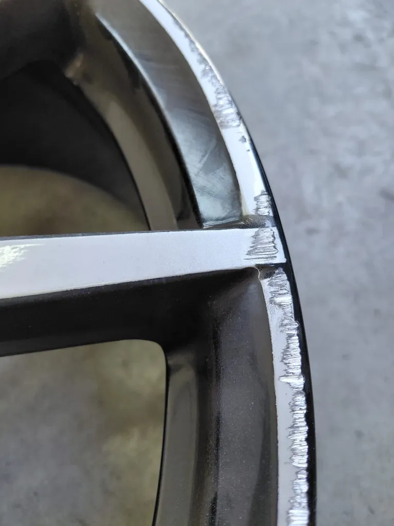 Rénovation de jante d’Aston Martin à Lyon