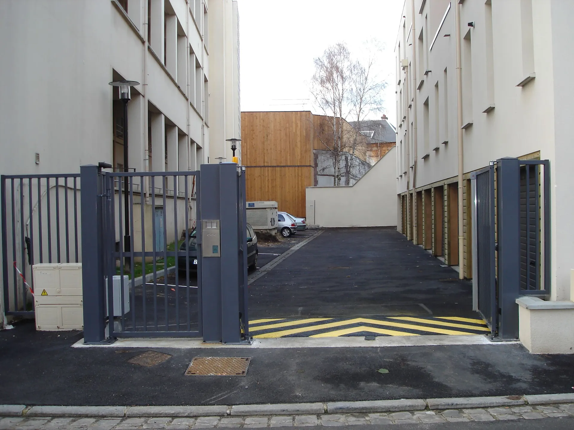 Installation de Portail copropriété motorisé, Clôtures de Sécurité et Systèmes de Contrôle d'Accès à Rouen et sa région ou agglomération en Seine-Maritime 76