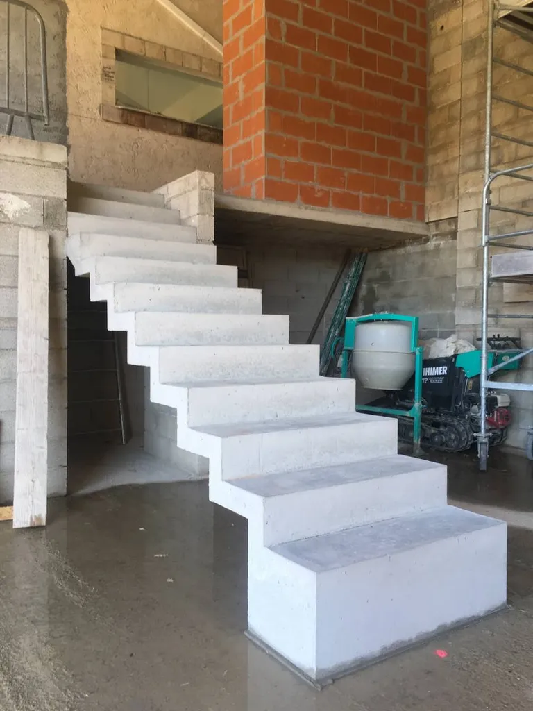 Conception et réalisation d'un escalier en béton à Salon de Provence