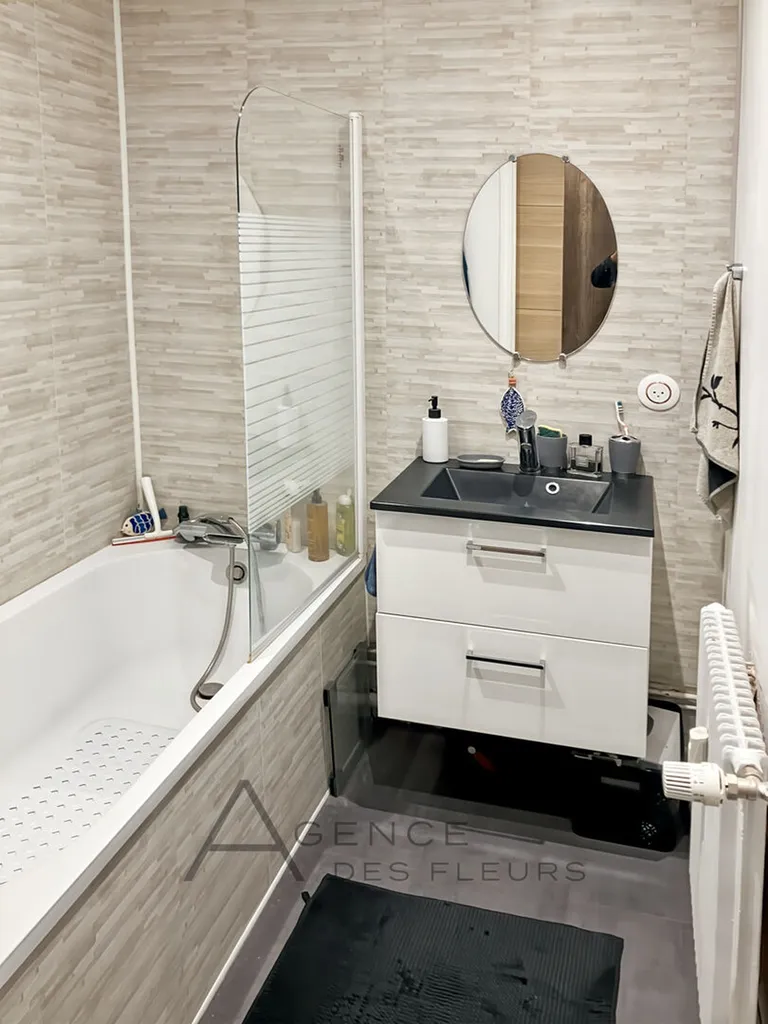 A vendre, appartement de type 3 de 60 m² entièrement rénové situé à MOULINEAUX 76350