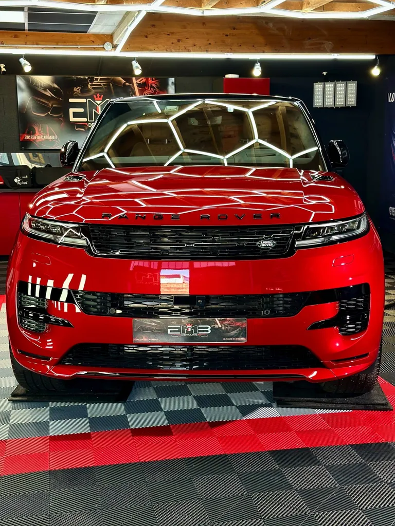 Polissage rénovation carrosserie spécialiste du traitement céramique sur lyon Range Rover sport 