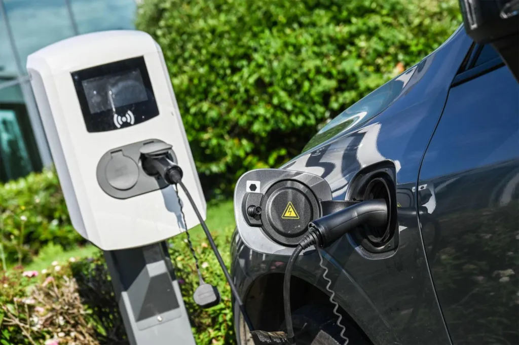 Aquitaine Énergie vous propose la pose de Bornes de recharge pour véhicules électriques & hybrides en Gironde: Bordeaux & Bassin d'Arcachon