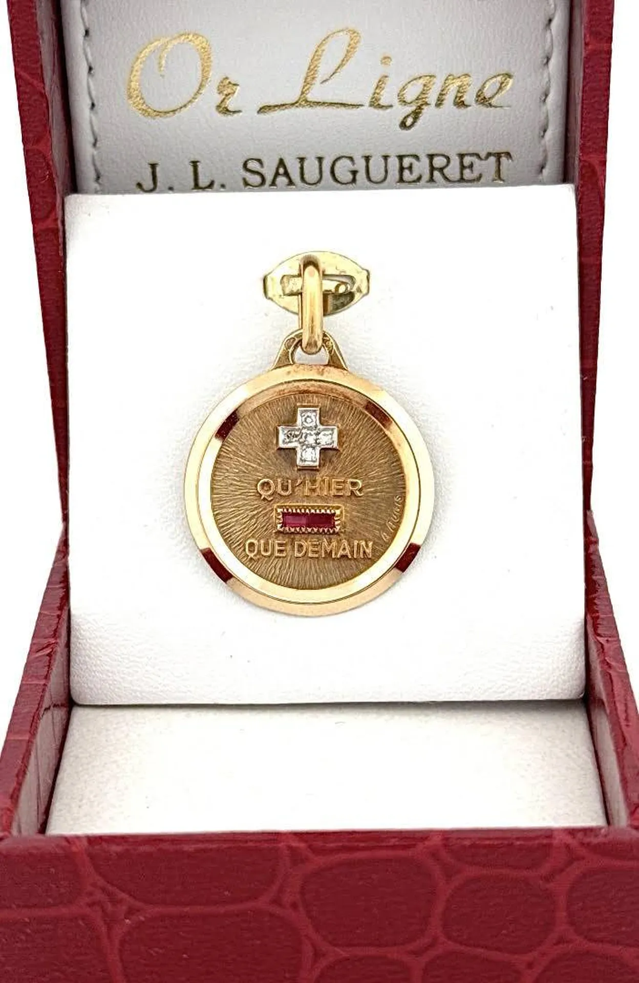 Exprimez Votre Amour avec une Médaille d'Or Signature AUGIS à La Teste de Buch chez Or Ligne