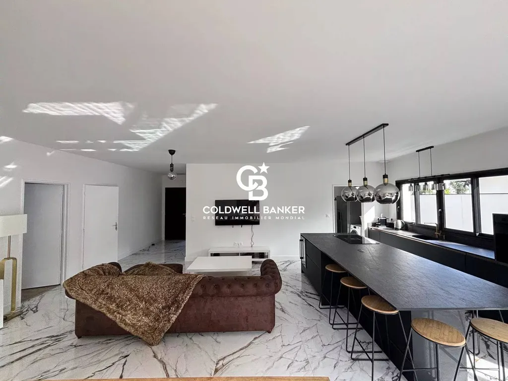 Maison neuve à vendre à La Hume – plain-pied 145 m², piscine et jacuzzi