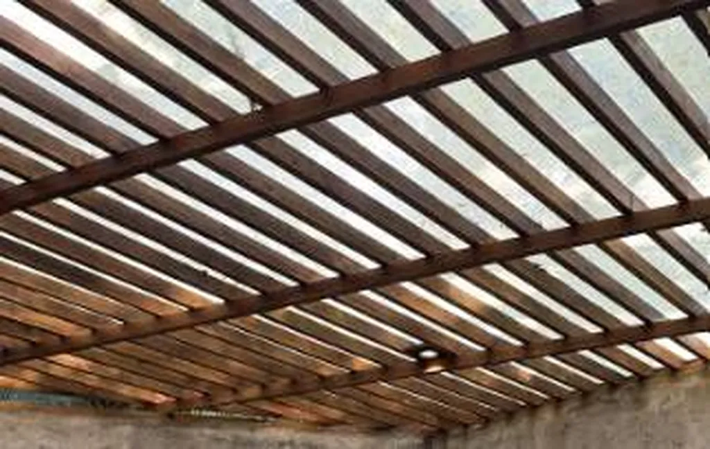 Faut-il un permis de construire pour l'installation d'une pergola bioclimatique adossée sur une terrasse ?