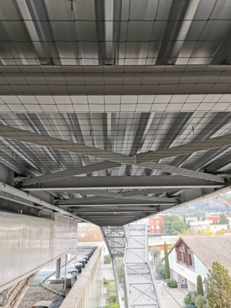 Filet anti pigeon sous passerelle acier 