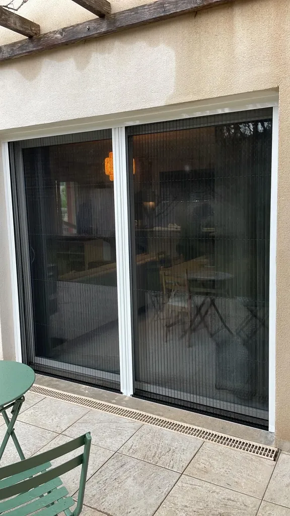 Mise en place de Moustiquaires Cosywee Plisséa sur Ventabren